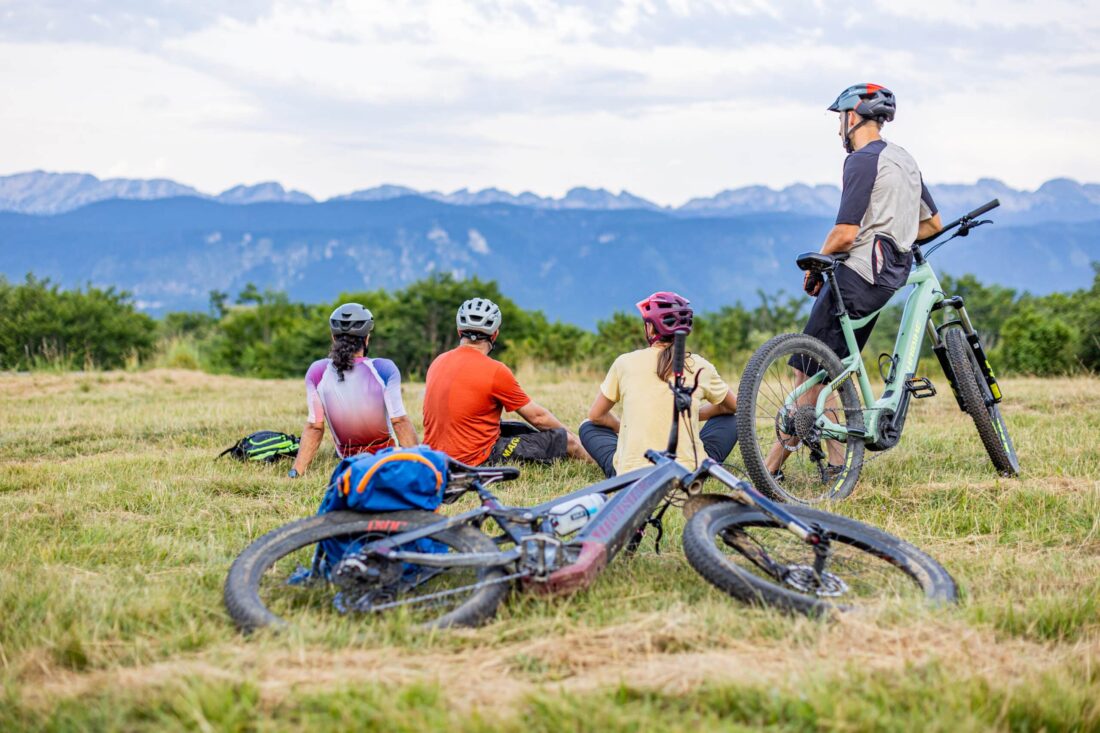 Groupe de personne en vélo